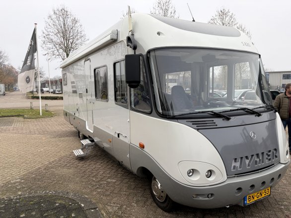 Hymer S820 Mercedes Sprinter Automaat Bar-zit GEEN hefbed